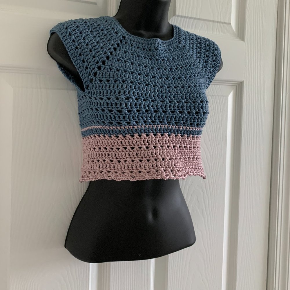 Handmade Women´s Crochet Cropped Top, Size XS